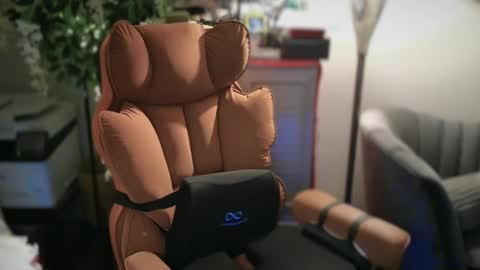 Snapshot of qweenviva chatting on 09.11.25 ViVaLuvLicious online show from 09.11.25