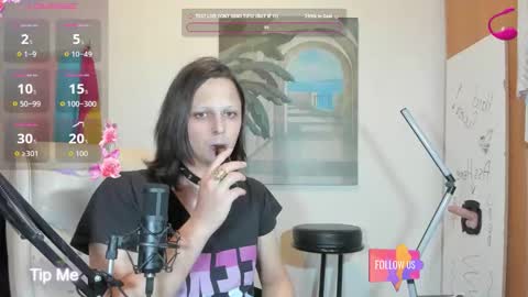 Snapshot of qwst4r chatting on 09.17.25 QWST4R online show from 09.17.25