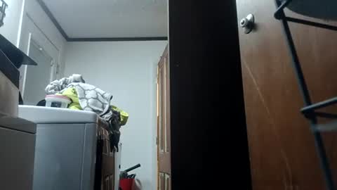 Snapshot of r04233054 chatting on 12.18.25 r04233054 online show from 12.18.25