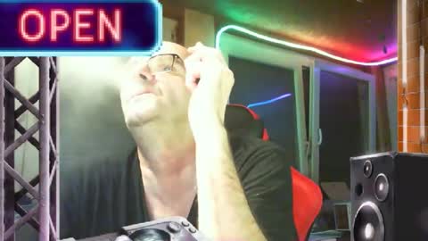 Snapshot of r_2d2_ chatting on 02.14.25 dj mike online show from 02.14.25