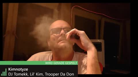 Snapshot of r_2d2_ chatting on 11.19.25 dj mike online show from 11.19.25