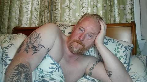 Snapshot of r_o_h_a_n chatting on 10.14.25 r_o_h_a_n online show from 10.14.25