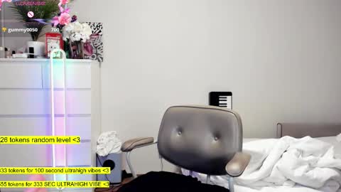 Snapshot of raaaaaaawr chatting on 09.19.25 - online show from 09.19.25