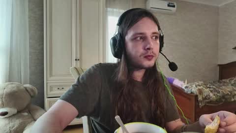 Snapshot of rabbitboyy1 chatting on 09.16.25 rabbitboyy online show from 09.16.25