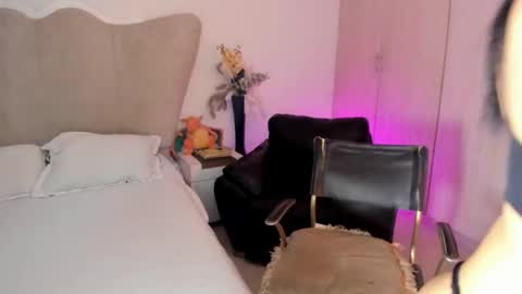 Snapshot of rachaeldeckard chatting on 10.21.25 natalia - online show from 10.21.25