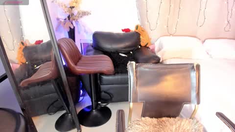 Snapshot of rachaeldeckard chatting on 12.15.25 natalia - online show from 12.15.25