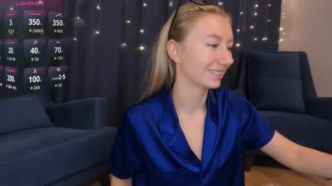 Snapshot of rachel_rut chatting on 12.05.25 Rachel online show from 12.05.25