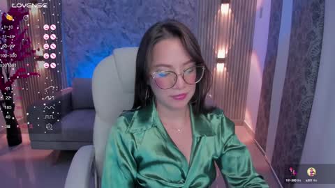 Snapshot of rachel_williamss chatting on 12.22.24 rachel online show from 12.22.24