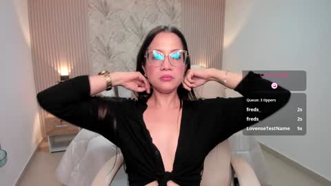 Snapshot of rachel_williamss chatting on 01.25.25 rachel online show from 01.25.25