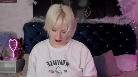 Snapshot of rachelcart chatting on 01.15.25 RachelCart online show from 01.15.25