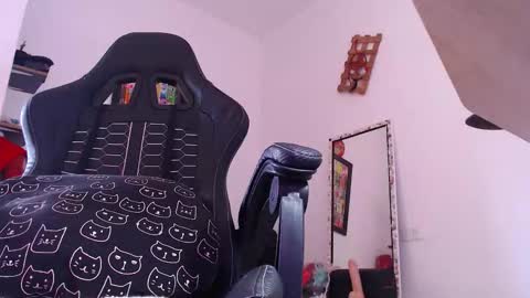 Snapshot of rachell_420 chatting on 11.14.25 rachell_420 online show from 11.14.25