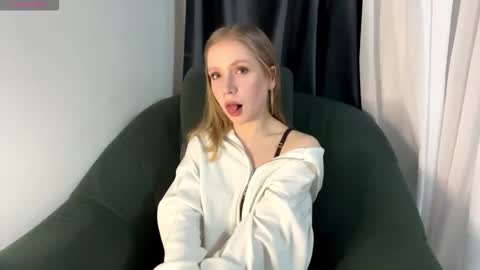 Snapshot of rachellegentile chatting on 12.15.25 Alice online show from 12.15.25