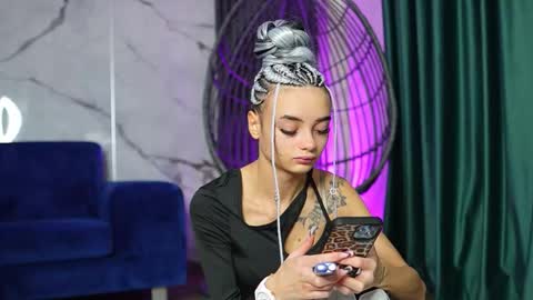 Snapshot of rachelravee chatting on 10.27.25 Ann online show from 10.27.25