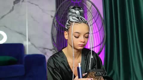 Snapshot of rachelravee chatting on 11.01.25 Ann online show from 11.01.25