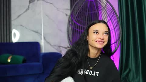 Snapshot of rachelravee chatting on 11.03.25 Ann online show from 11.03.25