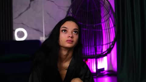 Snapshot of rachelravee chatting on 11.10.25 Ann online show from 11.10.25