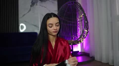 Snapshot of rachelravee chatting on 11.25.25 Ann online show from 11.25.25