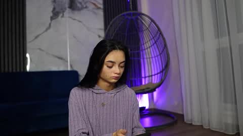 Snapshot of rachelravee chatting on 12.05.25 Ann online show from 12.05.25