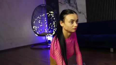 Snapshot of rachelravee chatting on 12.14.25 Ann online show from 12.14.25