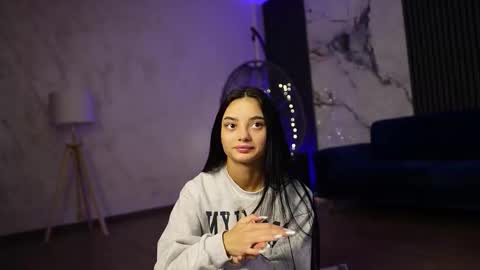 Snapshot of rachelravee chatting on 12.15.25 Ann online show from 12.15.25