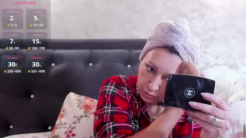 Snapshot of raelledarkstar chatting on 02.09.26 raelledarkstar online show from 02.09.26