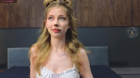 Snapshot of rainauge chatting on 10.30.25 Lisa online show from 10.30.25