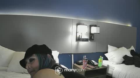 Snapshot of rainbowbright1887 chatting on 12.14.25 rainbowbright1887 online show from 12.14.25