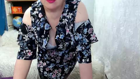 Snapshot of rainbowladyy chatting on 02.06.25 rainbowladyy online show from 02.06.25