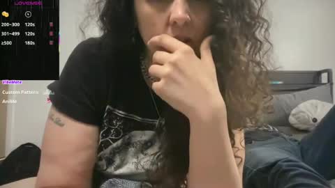 Snapshot of rainhendrix chatting on 06.17.26 Rain Hendrix online show from 06.17.26