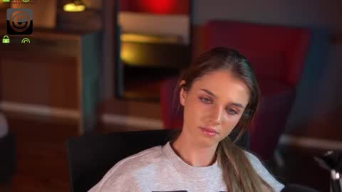 Snapshot of raisadoll chatting on 10.06.25 Raisa online show from 10.06.25