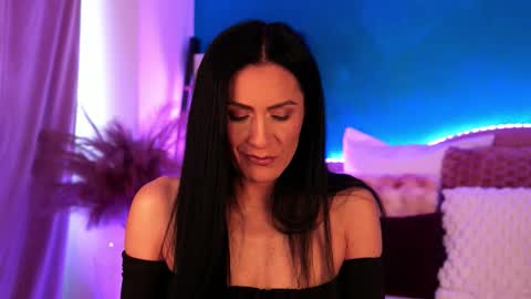 RaisaVawn online show from 12.15.25