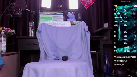 Snapshot of raissa_sky26 chatting on 12.30.24 Laura online show from 12.30.24