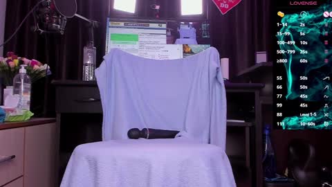 Snapshot of raissa_sky26 chatting on 01.06.25 Laura online show from 01.06.25