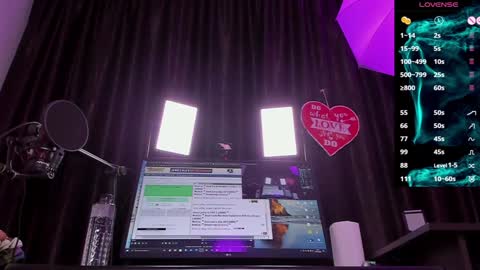 Snapshot of raissa_sky26 chatting on 01.08.25 Laura online show from 01.08.25