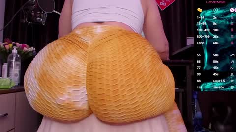 Snapshot of raissa_sky26 chatting on 01.10.25 Laura online show from 01.10.25