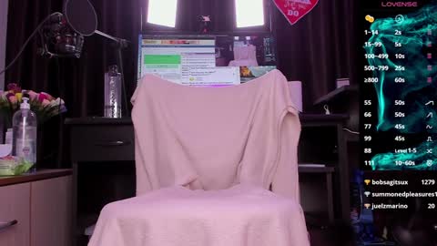 Snapshot of raissa_sky26 chatting on 01.11.25 Laura online show from 01.11.25