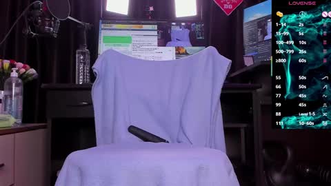 Snapshot of raissa_sky26 chatting on 03.03.25 Laura online show from 03.03.25