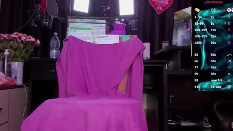 Snapshot of raissa_sky26 chatting on 10.19.25 Laura online show from 10.19.25