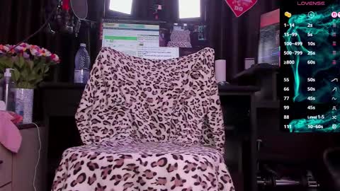 Snapshot of raissa_sky26 chatting on 10.20.25 Laura online show from 10.20.25