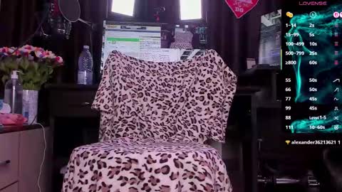 Snapshot of raissa_sky26 chatting on 10.27.25 Laura online show from 10.27.25