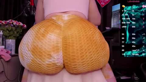 Snapshot of raissa_sky26 chatting on 12.05.25 Laura online show from 12.05.25