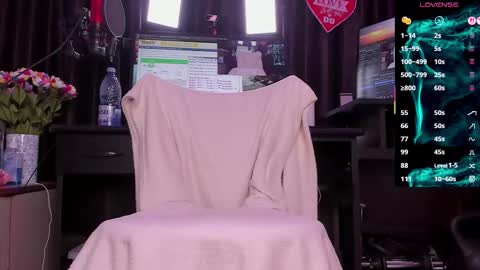 Snapshot of raissa_sky26 chatting on 12.15.25 Laura online show from 12.15.25