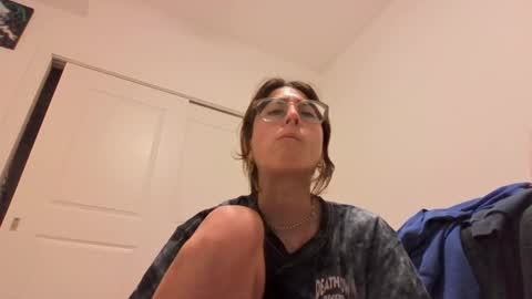 Snapshot of raiyvyn chatting on 09.18.25 Ray Ray online show from 09.18.25