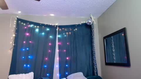 Snapshot of ramonaquinn chatting on 01.15.25 RAMONA Q online show from 01.15.25