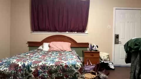 Snapshot of ramonaquinn chatting on 11.24.25 RAMONA Q online show from 11.24.25