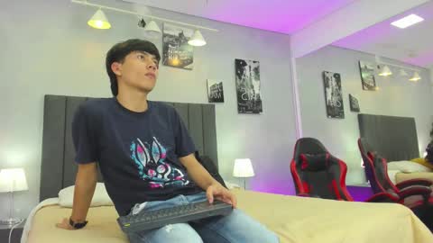 Raphael Nyon online show from 03.15.26