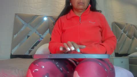 Raquel Moore  online show from 02.07.25