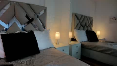 Raquel Moore  online show from 02.24.25