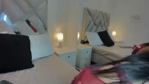 Raquel Moore  online show from 03.12.25