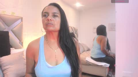 Raquel Moore  online show from 09.30.25